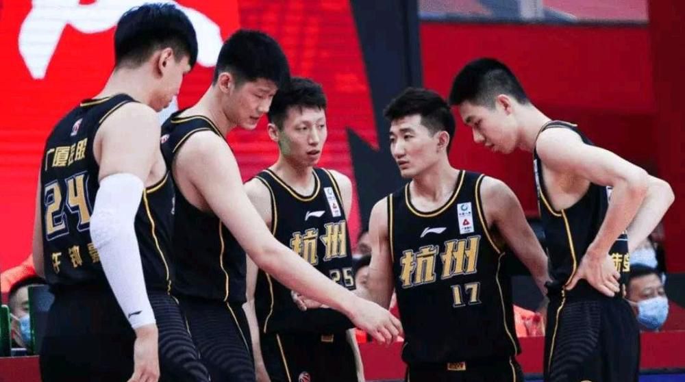 萧初然惊呼一声，道：咱们哪买得起那里的房子啊。